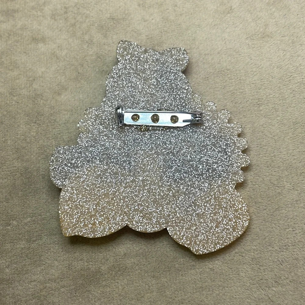 Acrylic Brooch- Snow White inspired. - Picture 3 of 4